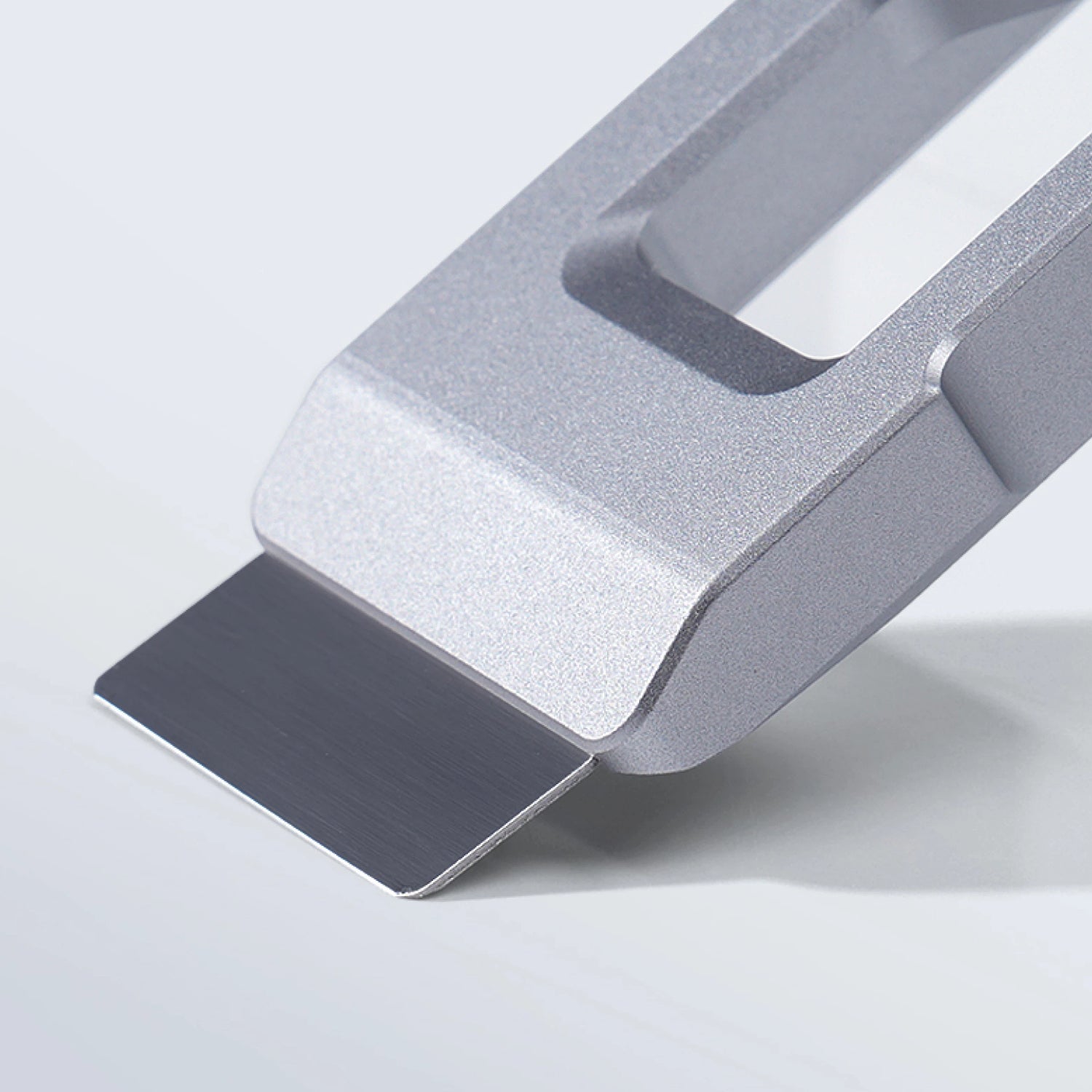 Mag-Alloy_Scraper_